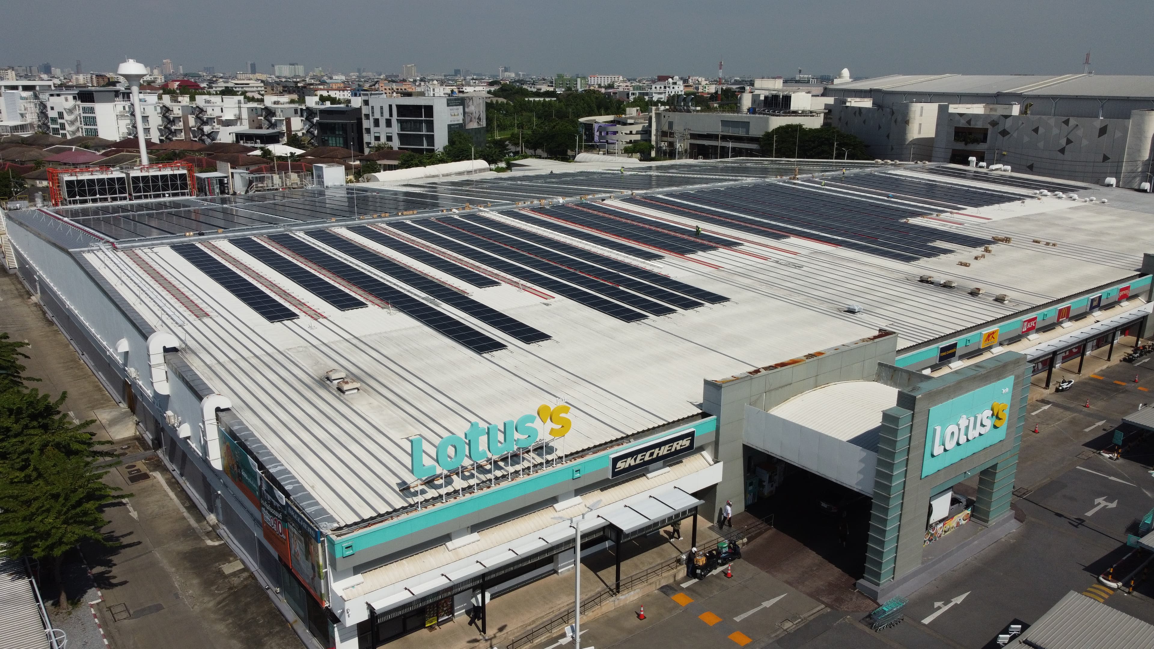 Lotus store rooftop solar